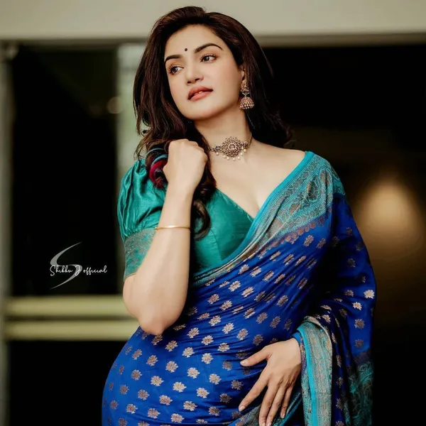 Blue_Soft_Lichi_Silk_Saree_With_Unstitched_Blouse_For_Women