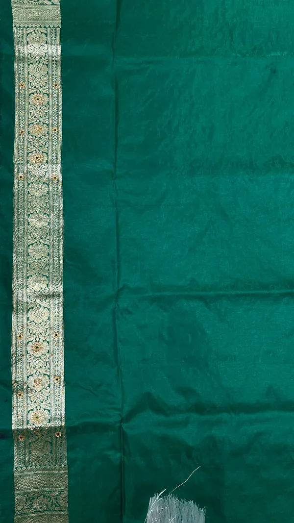 Humairah_Presents_Pink_Stone_Work_Golden_Zari_Floral_Booti_with_Contrasr_Green_Paisely_Pallu_Zari_Border_and_Green_Blouse_Banarasi_Saree