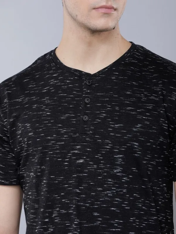 Black_Cotton_Blend_Solid_T-Shirt_For_Men