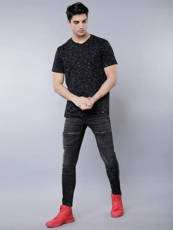 Black_Cotton_Blend_Solid_T-Shirt_For_Men