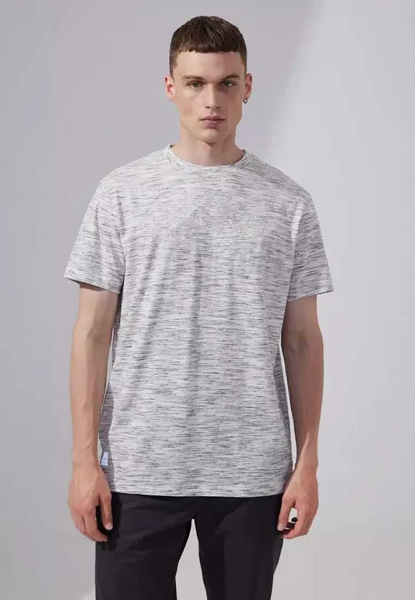 Grey_Cotton_Blend_Solid_T-Shirt_For_Men