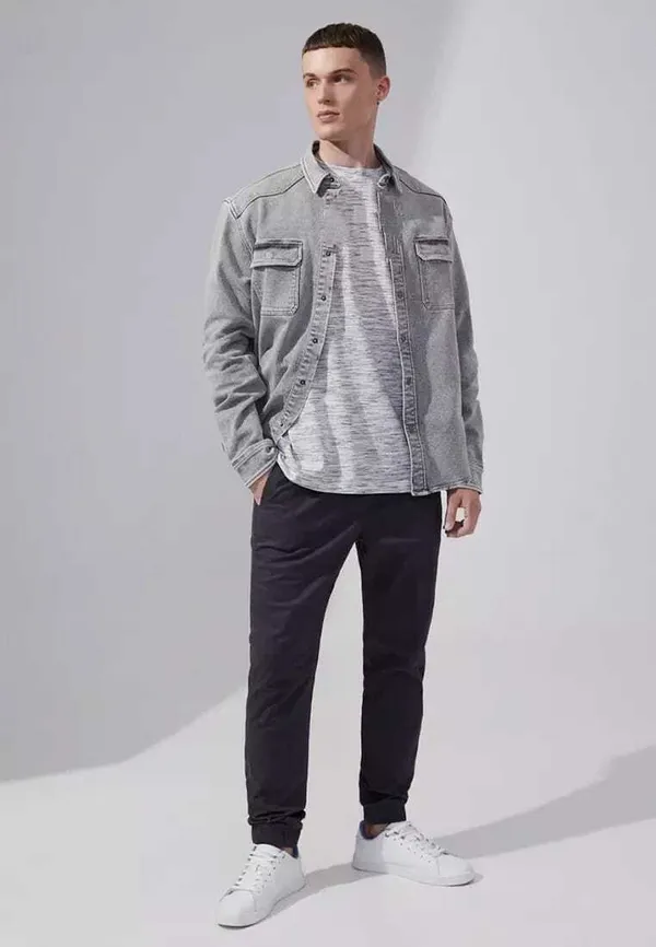 Grey_Cotton_Blend_Solid_T-Shirt_For_Men