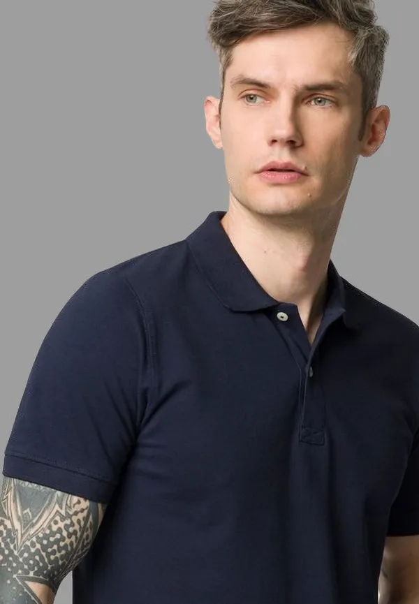 Blue_Cotton_Blend_Solid_T-Shirt_For_Men