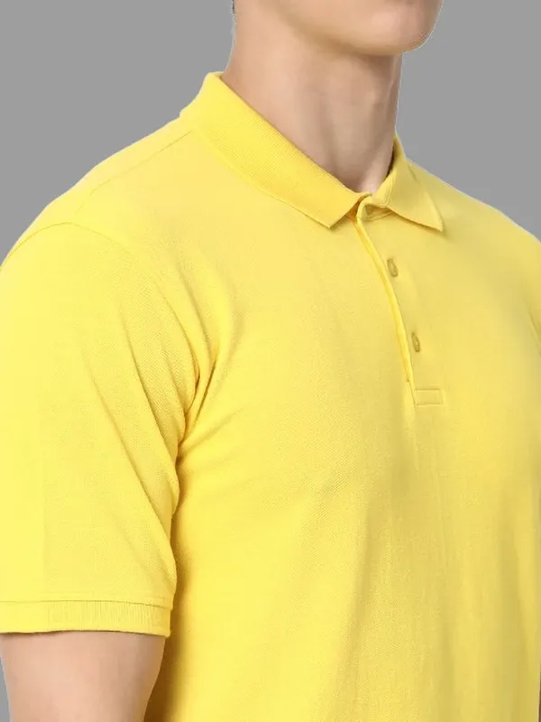 Yellow_Cotton_Blend_Solid_T-Shirt_For_Men