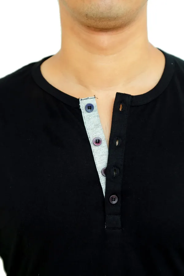 Black_Cotton_Blend_Solid_T-Shirt_For_Men