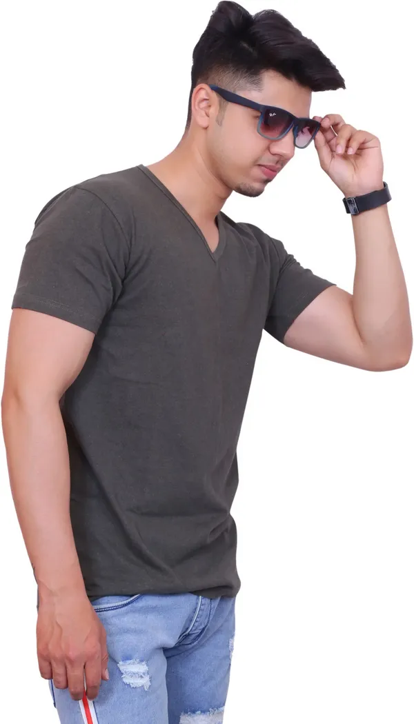 Green_Cotton_Blend_Solid_T-Shirt_For_Men