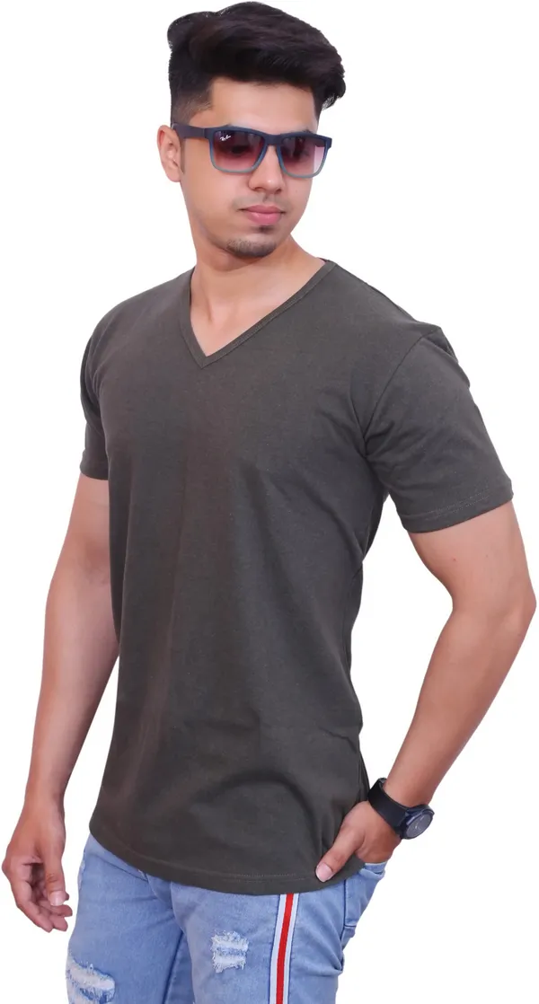 Green_Cotton_Blend_Solid_T-Shirt_For_Men