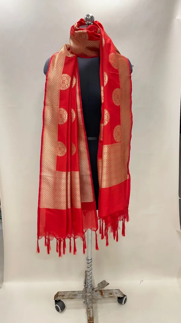 Humairah_Presents_Red_Semi_Katan_Silk_Floral_Zari_Spherical_Boota_With_Banarasi_Border_Banarasi_Dupatta