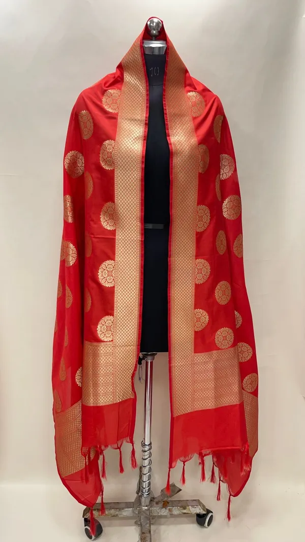 Humairah_Presents_Red_Semi_Katan_Silk_Floral_Zari_Spherical_Boota_With_Banarasi_Border_Banarasi_Dupatta
