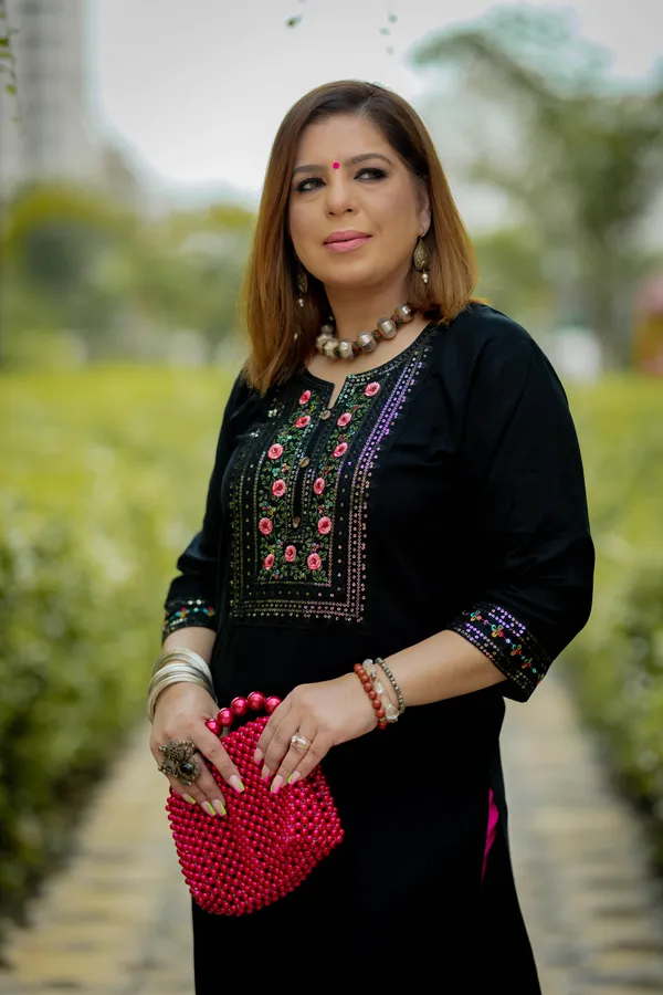 Black_Rayon_Women_Kurta,_Exquisite_Floral_Embroidery_Work