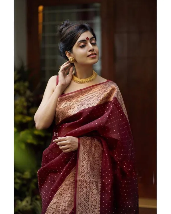 Maroon_Soft_Lichi_Silk_Saree_With_Unstitched_Blouse_For_Women