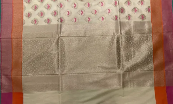 Humairah_Presents_Off-white_Katan_Silk_Floral_Zari_Minakari_Booti_with_Banarasi_2D_Zari_Border_and_Floral_Pallu_with_Off-white_Blouse