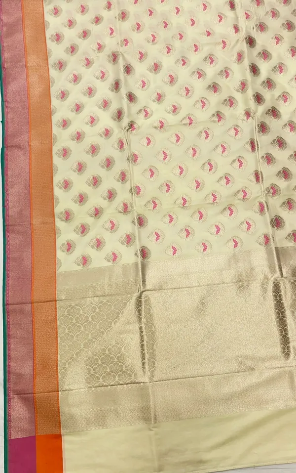 Humairah_Presents_Off-white_Katan_Silk_Floral_Zari_Minakari_Booti_with_Banarasi_2D_Zari_Border_and_Floral_Pallu_with_Off-white_Blouse