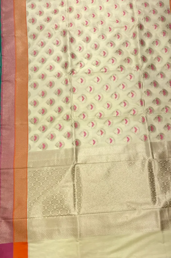 Humairah_Presents_Off-white_Katan_Silk_Floral_Zari_Minakari_Booti_with_Banarasi_2D_Zari_Border_and_Floral_Pallu_with_Off-white_Blouse