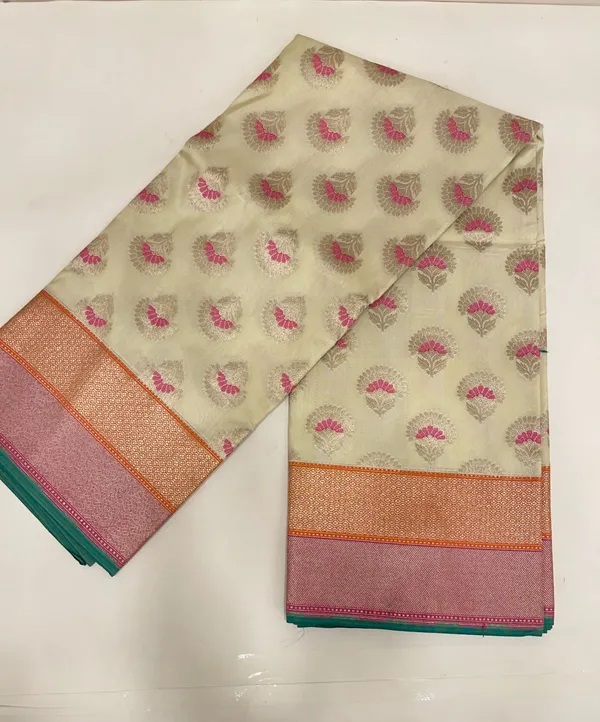 Humairah_Presents_Off-white_Katan_Silk_Floral_Zari_Minakari_Booti_with_Banarasi_2D_Zari_Border_and_Floral_Pallu_with_Off-white_Blouse