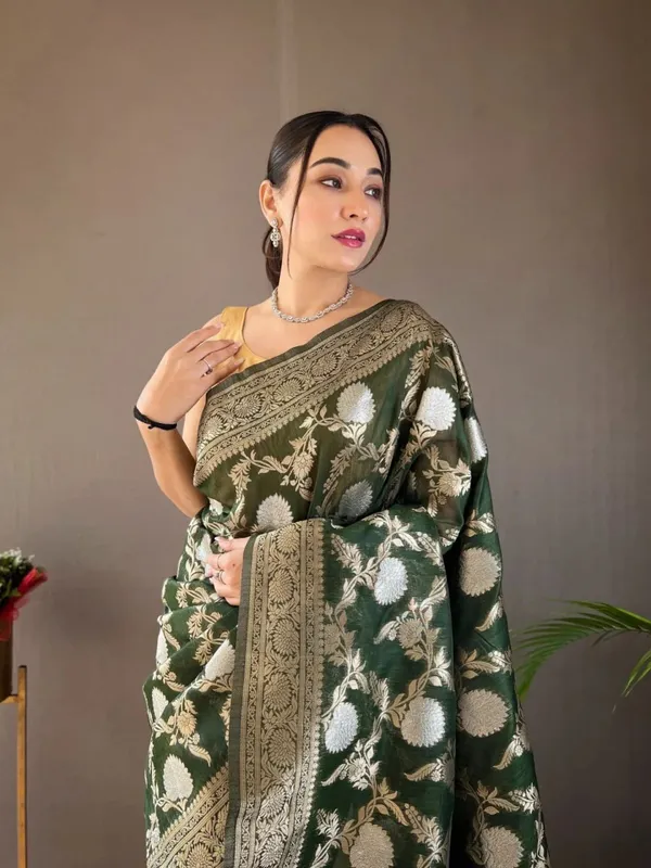Green_Soft_Silk_Saree_With_Blouse_Piece_For_Women