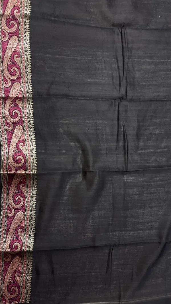 Humairah_Pure_Handwoven_Black_Chiniya_Silk_Gold_Zari_Booti_Paisley_Mina_Anchal_with_Paisley_Mina_Zari_Border_Banarasi_Saree_with_Black_Blouse_piece