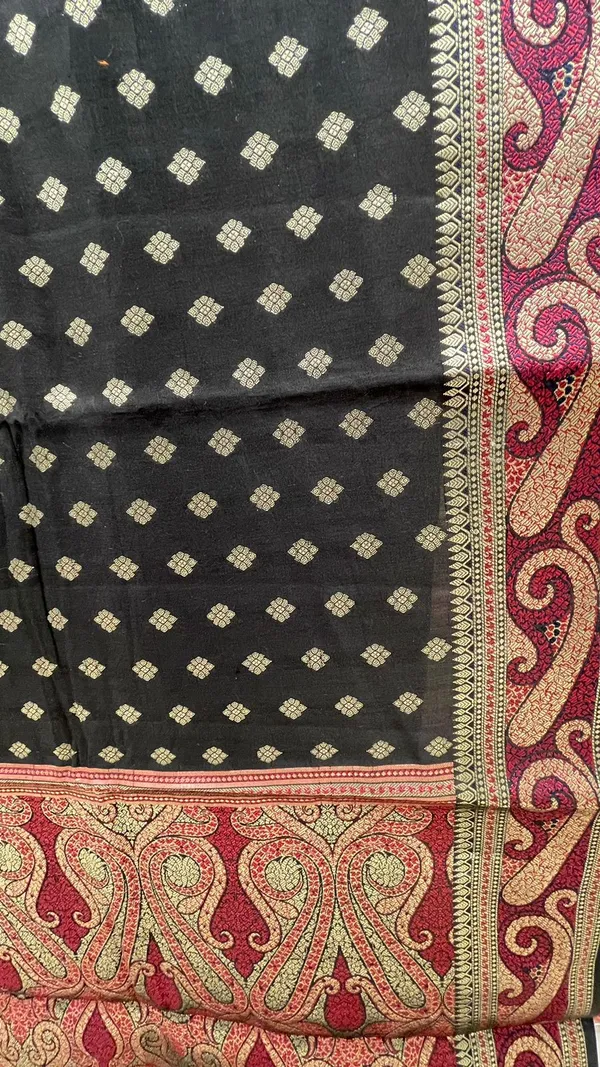 Humairah_Pure_Handwoven_Black_Chiniya_Silk_Gold_Zari_Booti_Paisley_Mina_Anchal_with_Paisley_Mina_Zari_Border_Banarasi_Saree_with_Black_Blouse_piece