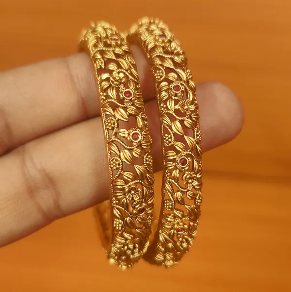 Anti-tarnish_Antique_Handcarved_Gold_Look_Alike_Ruby_Bangles