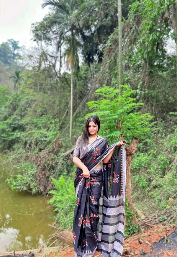 Ikkat_Print_Pure_Soft_Cotton_saree_With_Blouse_Piece