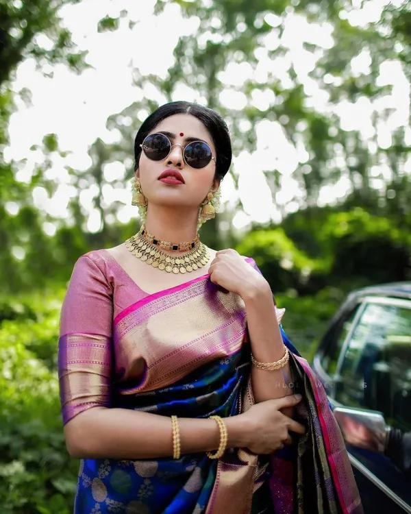 Women's_Kanjivaram_Banarasi_Soft_Silk_Zari_Woven_Saree_With_Blouse_Piece_Blue_With_Blouse_Piece