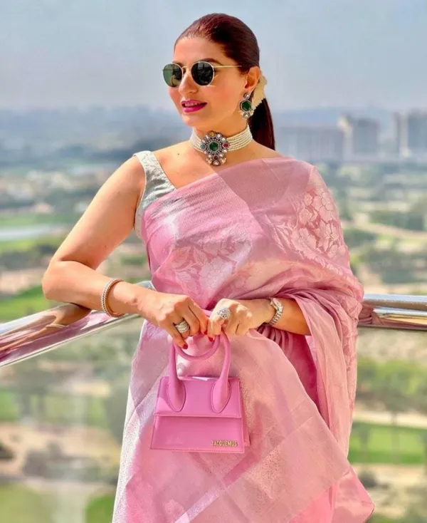 Women's_Kanjivaram_Banarasi_Soft_Silk_Silver_Zari_Woven_Saree_With_Blouse_Piece_Plight_Pink_With_Blouse_Piece