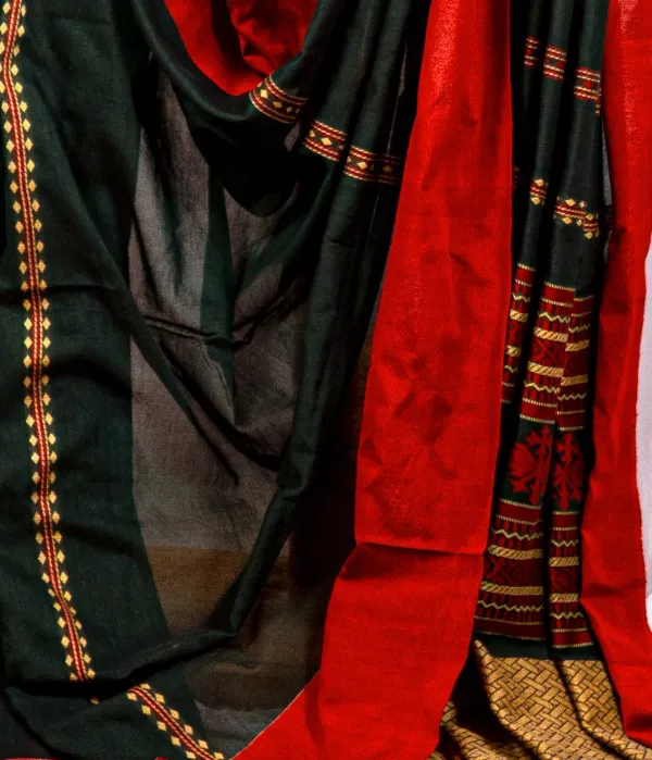 Red_Dark_Green_Handloom_Pure_Cotton_Ethnic_Motifs_Saree-A_Shade_of_Green_From_The_Land_of_Jewels