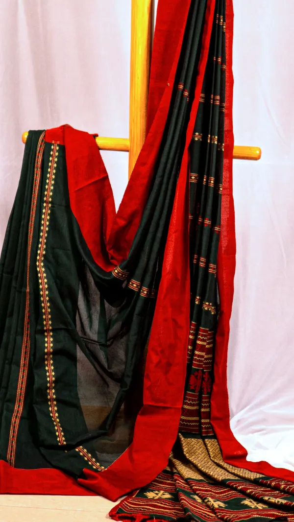 Red_Dark_Green_Handloom_Pure_Cotton_Ethnic_Motifs_Saree-A_Shade_of_Green_From_The_Land_of_Jewels