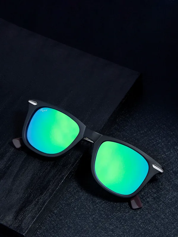 Polarised_And_UV_Protected_Silver_Green_Reflector_Wayfarer_Sunglasses_For_Men_&_Women