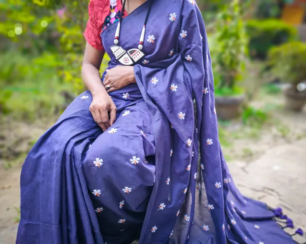 Royal_Blue_Cotton_Embroidery_Full_Body_Shiuli_Design_Handloom_Saree