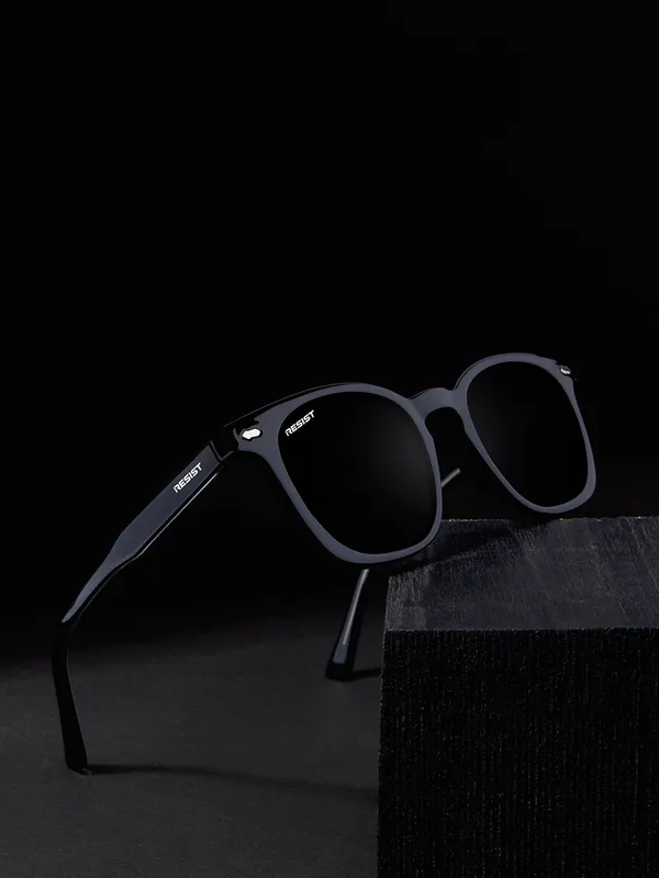UV_Protected_Black_Wayfarer_Sunglasses_For_Men_&_Women