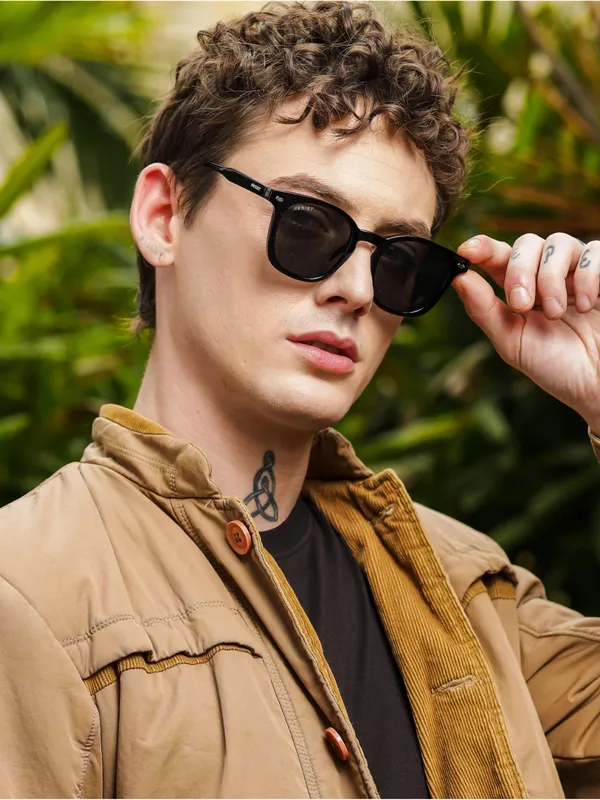 UV_Protected_Black_Wayfarer_Sunglasses_For_Men_&_Women
