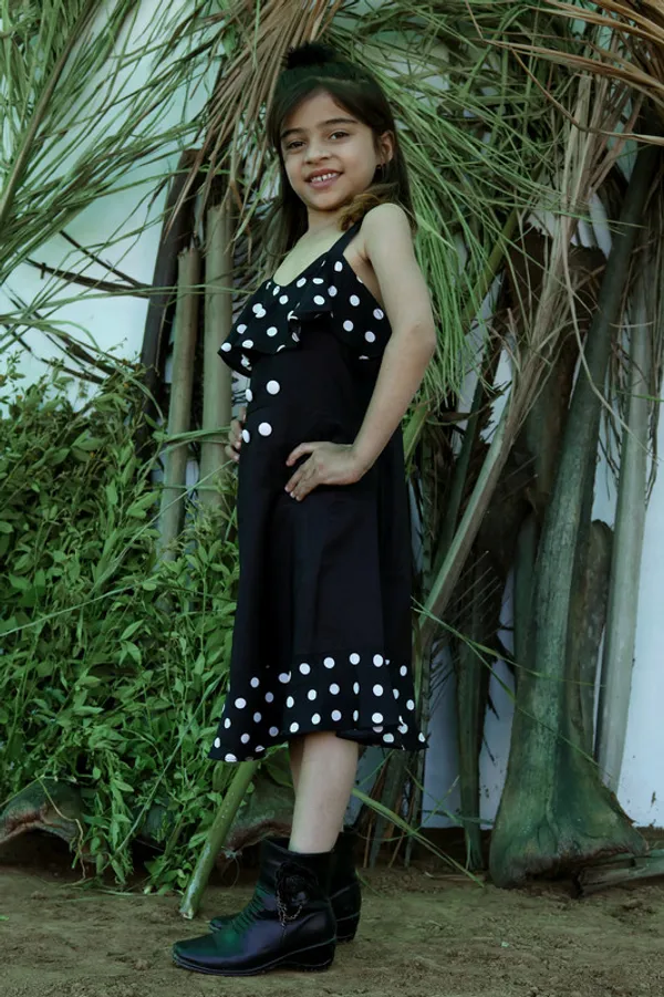 Black__Sweetheart_Neck__Sleeveless_Crepe_Kids_Dress