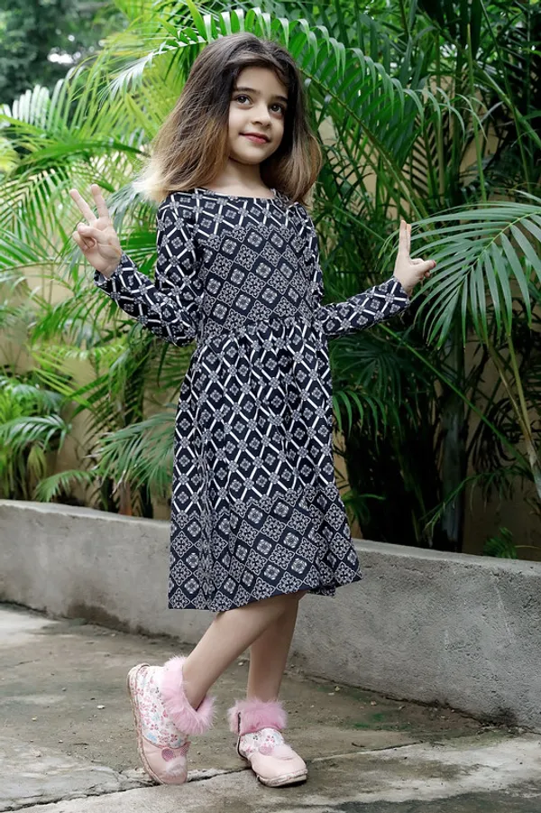 Black_Round_neck__Long_Sleeve_Crepe_Blend_Kids_Dress