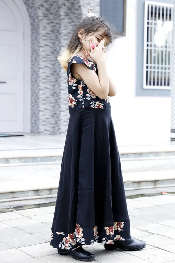 Black__V_Neck__Cap_Sleeve__Crepe_Blend_Kids_Dress
