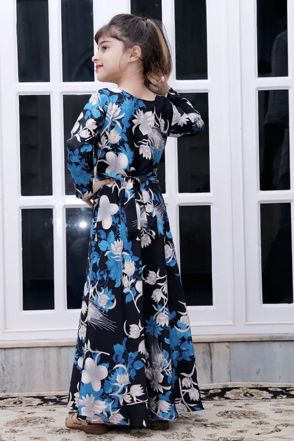 Black_Round_neck__Long_Sleeve_Crepe_Kids_Dress