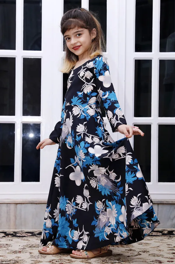 Black_Round_neck__Long_Sleeve_Crepe_Kids_Dress