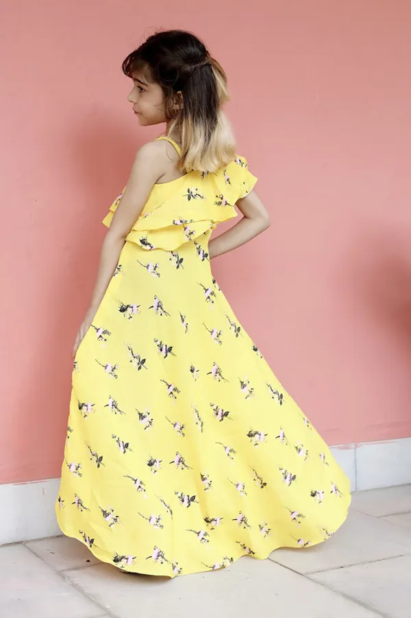 Yellow_Round_neck__Sleeveless_Crepe_Dress