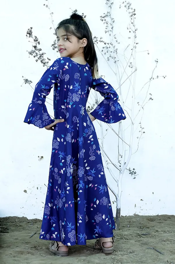 Green_Round_neck__Half_Sleeve_Crepe_Dress