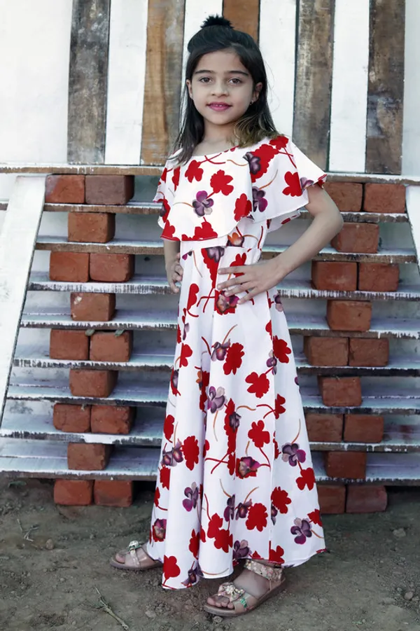 White_Round_neck__Sleeveless_Crepe_Dress