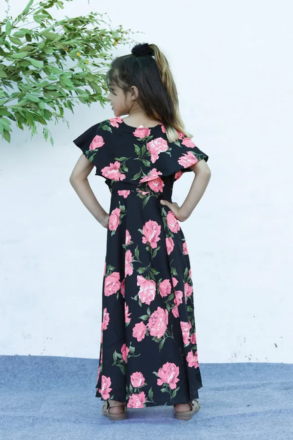 Black__Round_neck__Sleeveless_Crepe_Dress