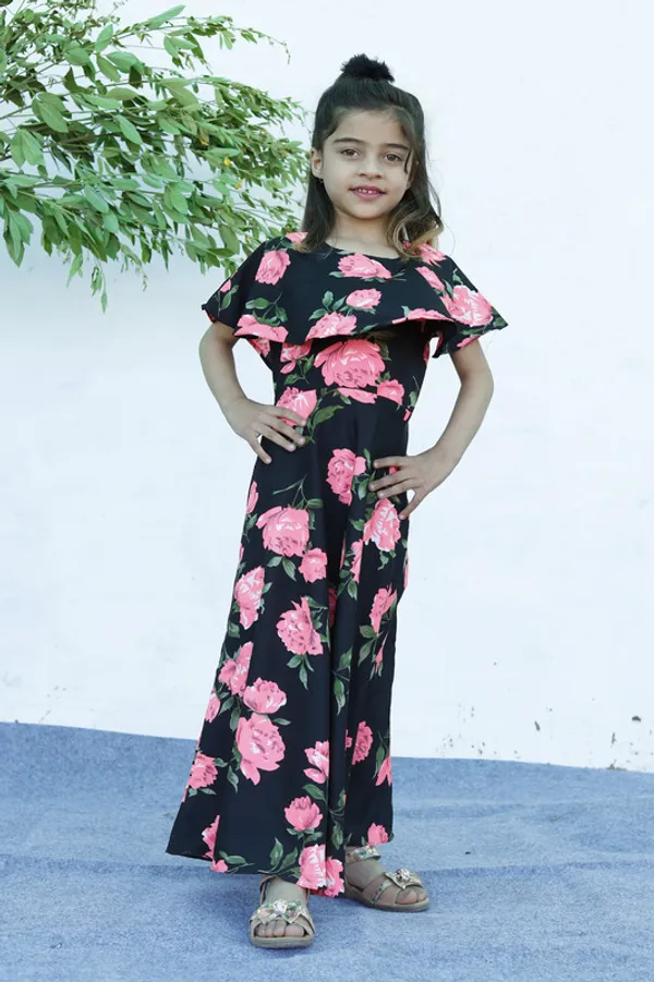 Black__Round_neck__Sleeveless_Crepe_Dress