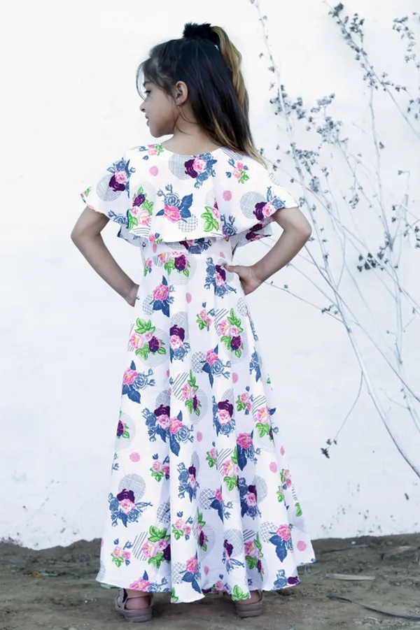 White__Round_neck__Sleeveless_Crepe_Dress