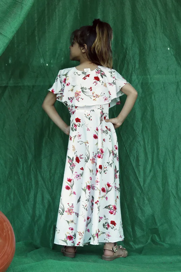 White__Round_neck__Sleeveless_Crepe_Dress