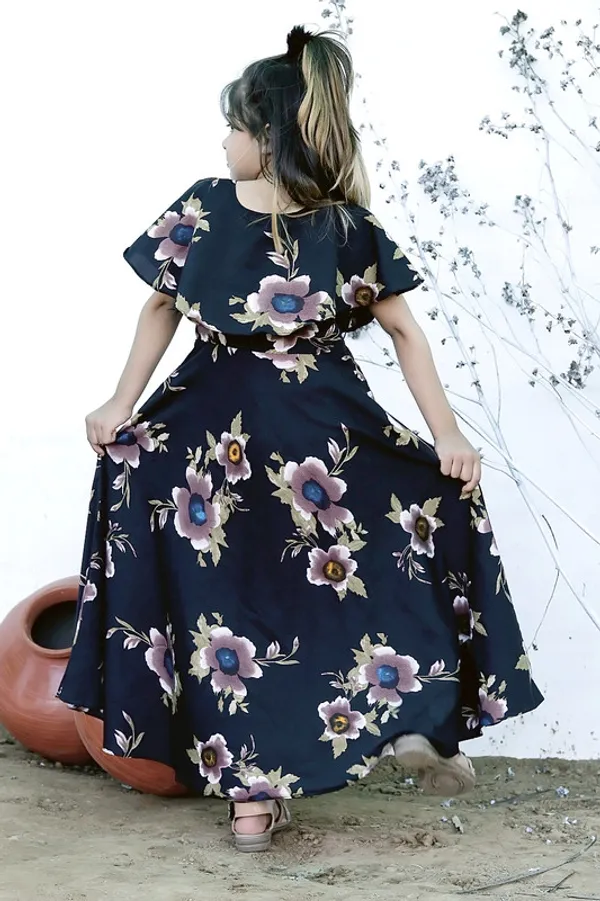 Black__Round_neck__Sleeveless_Crepe_Dress