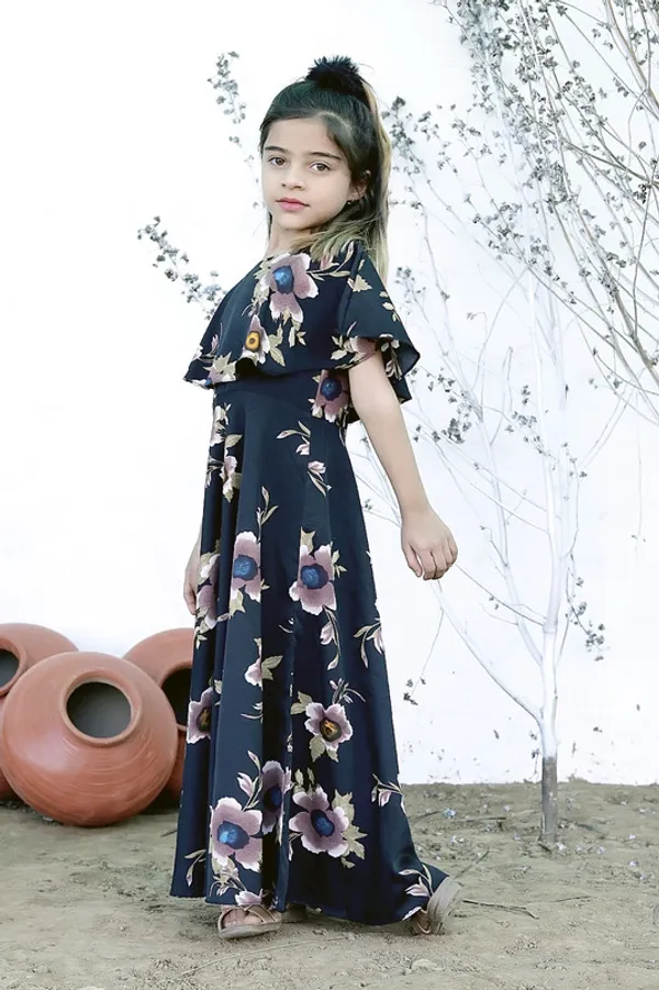 Black__Round_neck__Sleeveless_Crepe_Dress