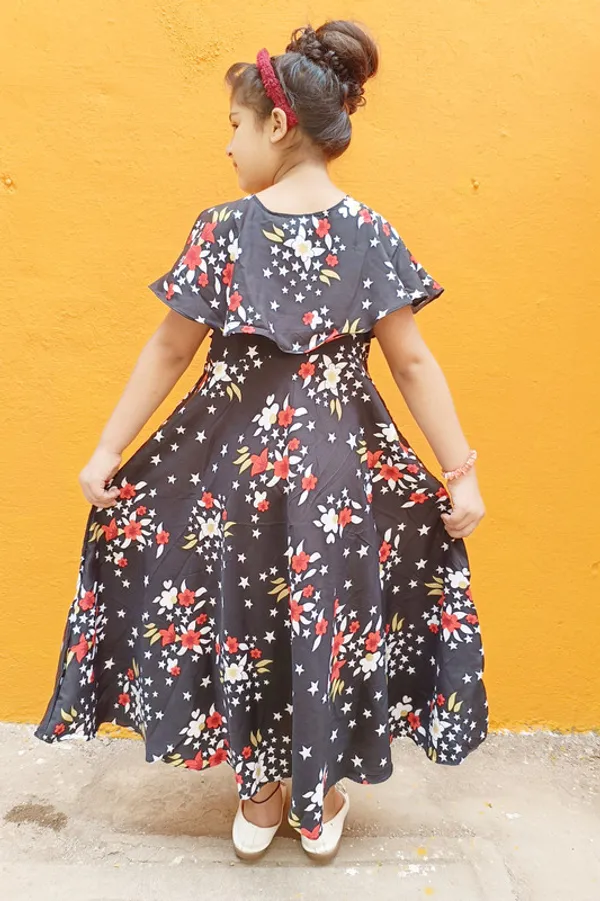 Black__Round_neck__Sleeveless_Crepe_Dress