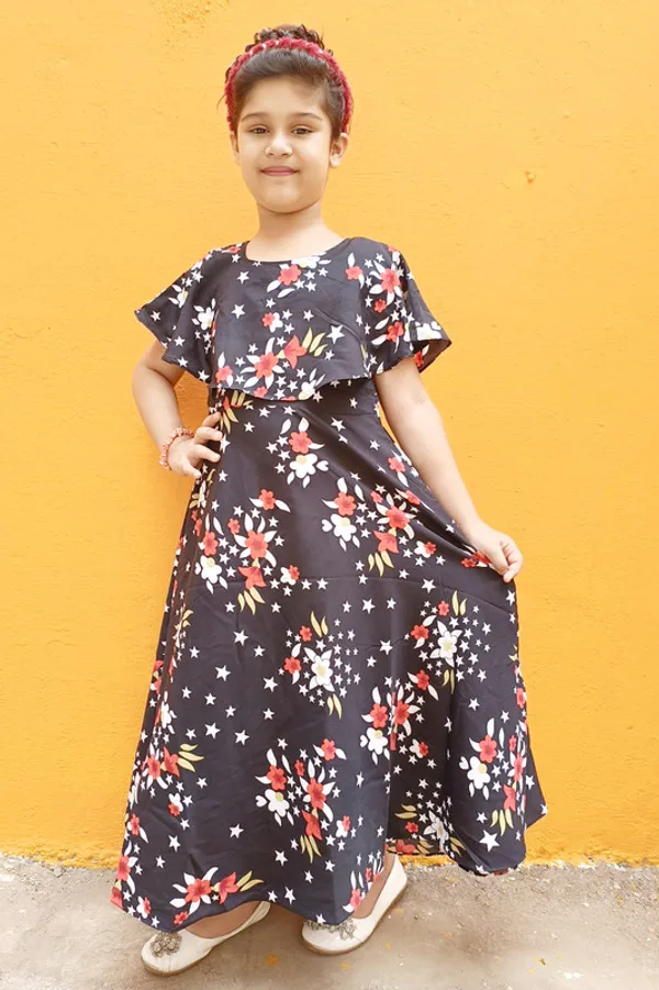 Black__Round_neck__Sleeveless_Crepe_Dress