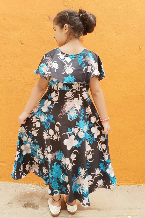 Black_Round_neck__Sleeveless_Crepe_Dress