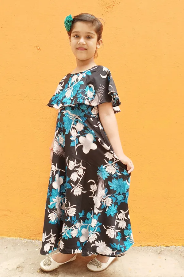 Black_Round_neck__Sleeveless_Crepe_Dress